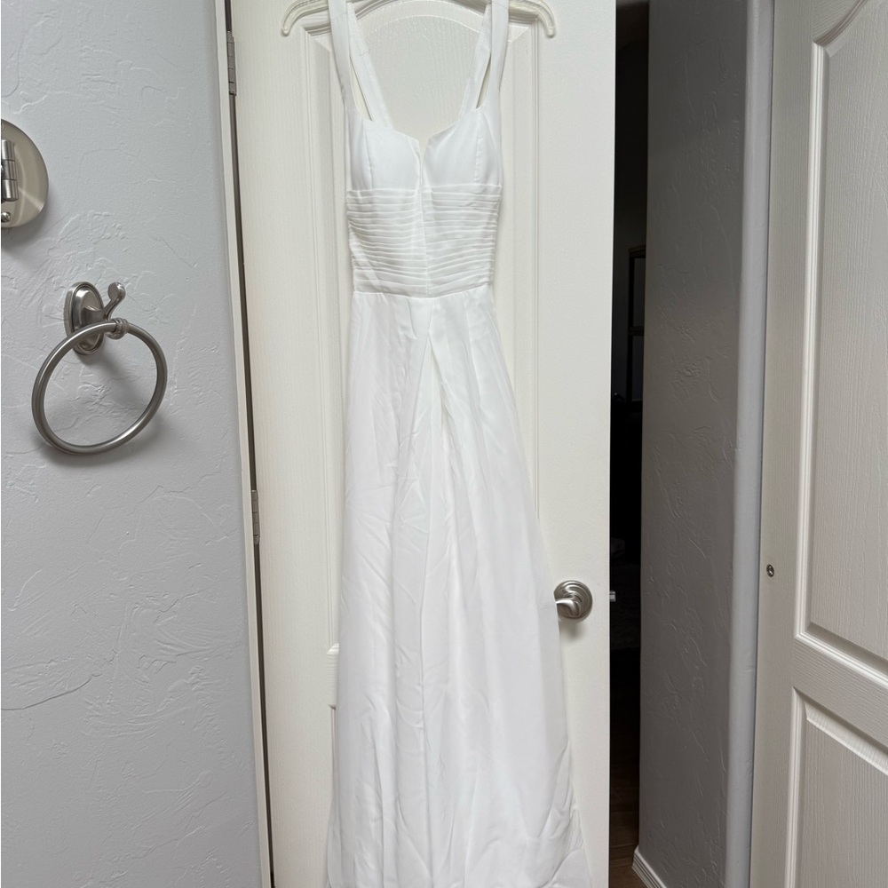 NWT White Sleeveless Scoop Neck Wedding dress
